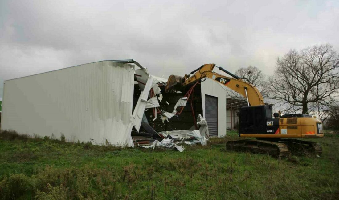 Nilüfer’de iki kaçak yapı daha yıkıldı Nilüfer Belediyesi, kaçak yapılaşmaya karşı sürdürdüğü mücadele kapsamında Tahtalı ve