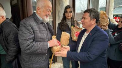 Osmangazi Belediyesi, yılbaşını evinde geçirmek isteyen vatandaşlar için portakal dağıttı.