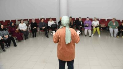 Osmangazi Belediyesi, düzenlediği “Kadın Olmak İletişimin Gücü” söyleşileriyle kadınların kendilerinin