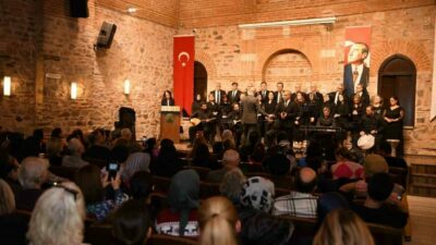 Osmangazi Belediyesi Türk Halk Müziği Topluğu, verdiği konserle Osmangazi’de yaşayan
