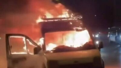 Bursa’da seyir halindeki otomobil bir anda alevlere teslim oldu. O