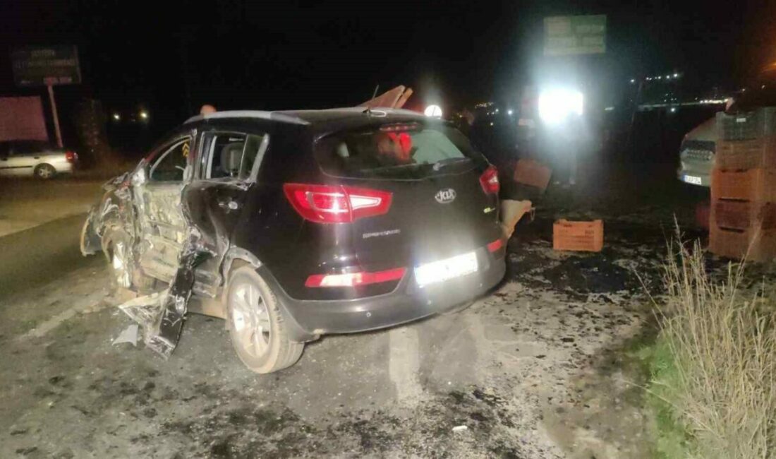 Otomobil ile traktör çarpıştı: 1 yaralı Bursa’nın Orhangazi ilçesinde römorkunda aydınlatma olmayan traktöre otomobil çarptı. Çarpışmanın