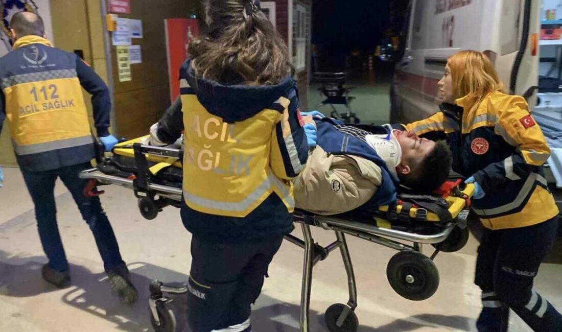 Bursa’nın İnegöl ilçesinde otomobil ile çarpışan motosikletin sürücüsü ağır yaralandı.