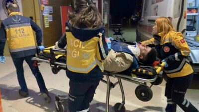 Bursa’nın İnegöl ilçesinde otomobil ile çarpışan motosikletin sürücüsü ağır yaralandı.