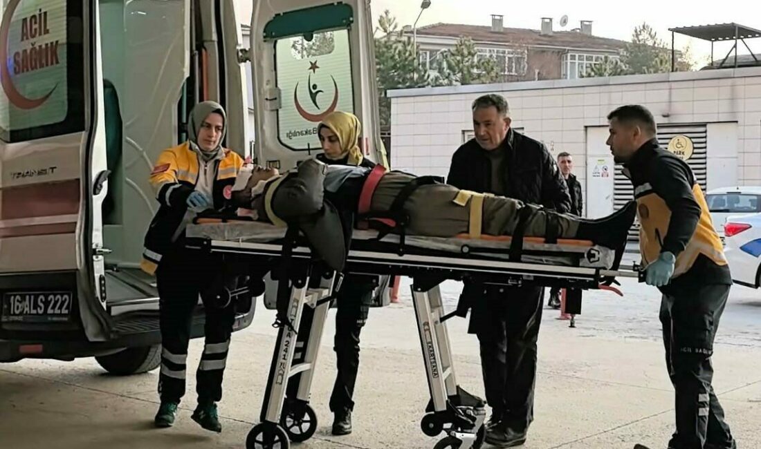 Otomobilin çarptığı yaşlı adam ağır yaralandı Bursa’da yolun karşısına geçerken otomobilin çarptığı yaşlı adam ağır yaralandı.