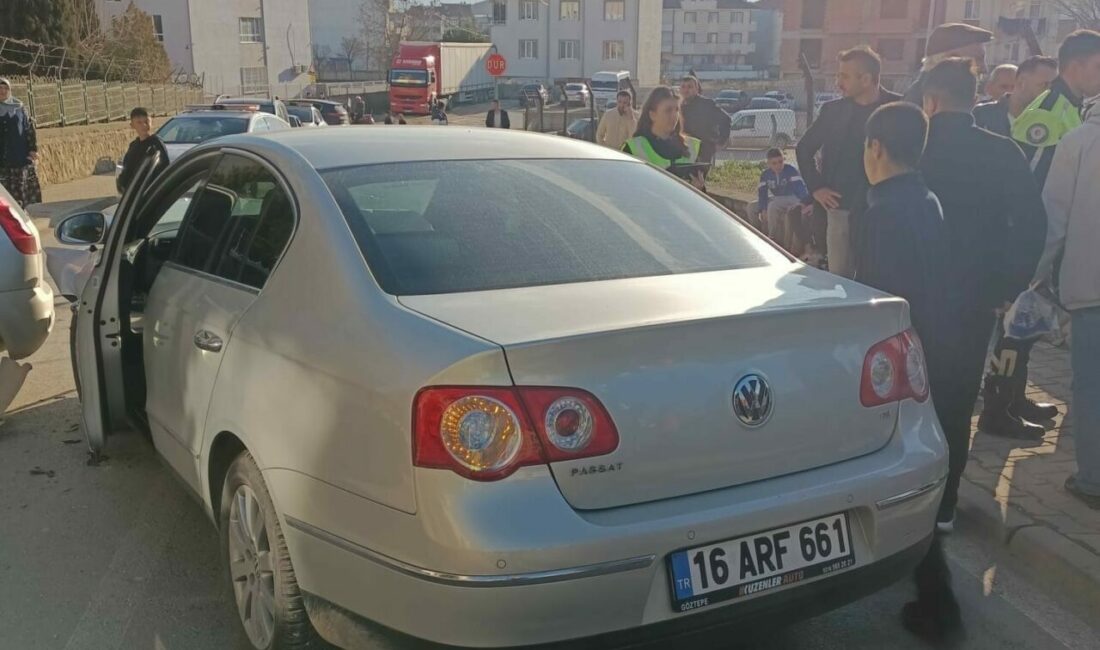 Bursa’nın İnegöl ilçesinde meydana gelen kazada iki otomobil kafa kafaya