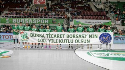 Bursaspor Yörsan-Karşıyaka maçında Yeşil-Beyazlı basketbolcular, Bursa Ticaret Borsası’nın 100. yılını