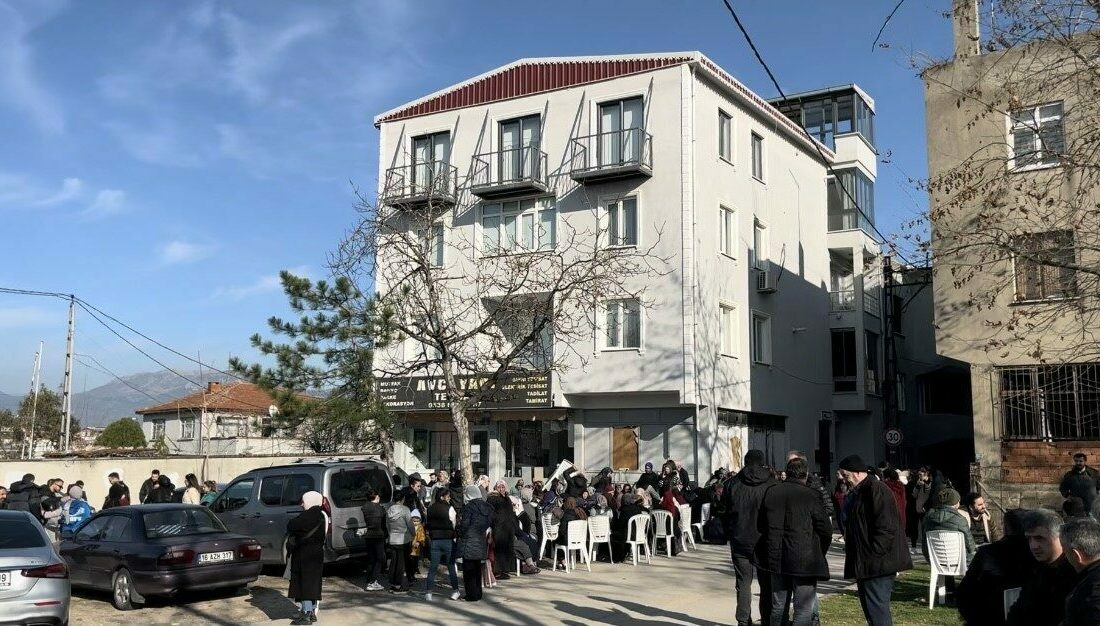 Sosyal medya fenomeni estetik için gittiği hastaneden sağ çıkamadı Bursa’dan karın gerdirme ameliyatı için İstanbul’a giden 27 yaşındaki sosyal