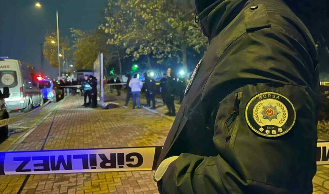 Takip ettiği kadının sırtına 8 el ateş etti Bursa’da durağa yürüyen kadına 8 el ateş ederek ölümüne sebep