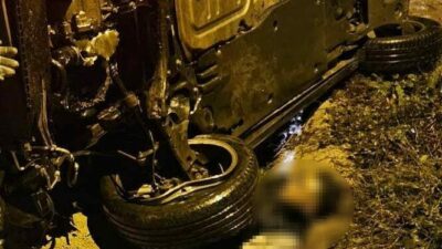 Bursa’nın Kestel ilçesinde meydana gelen kazada direğe çarpan sürücü, takla