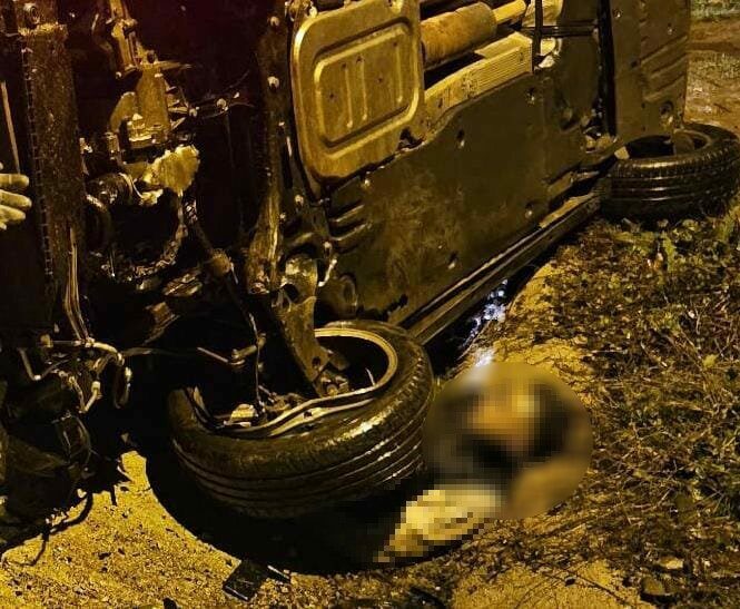 Bursa’nın Kestel ilçesinde meydana gelen kazada direğe çarpan sürücü, takla