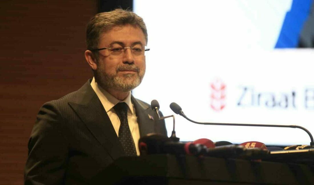 Tarım ve Orman Bakanı İbrahim Yumaklı: “Son 22 yılda hayvancılığa 328 milyar lira destek verdik” Bursa’da düzenlenen ’Global Farm Summit 2024-Çiftlik Zirvesi’nde konuşan Tarım ve