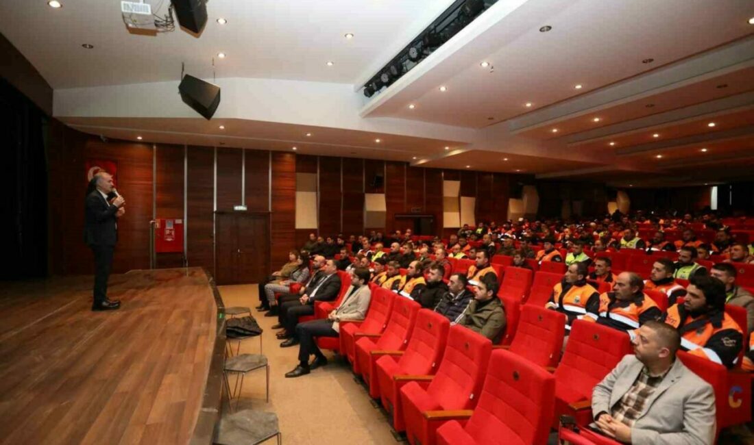 İnegöl Belediyesi’nin yalın belediyecilik faaliyetleri kapsamında başlattığı “Yalın Temelleri Eğitimi”