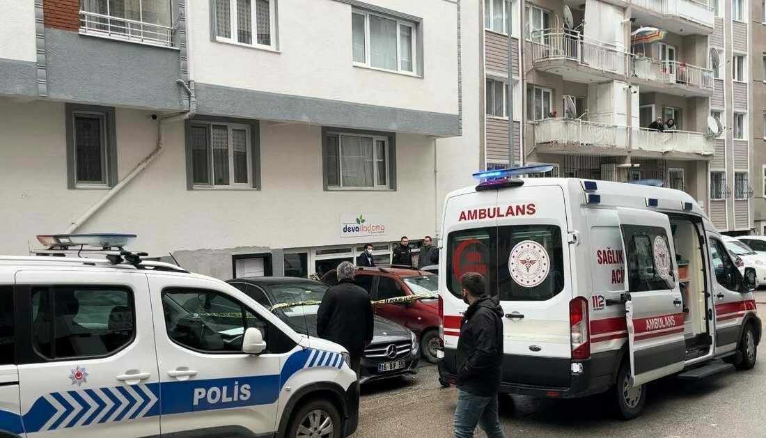 Temizlik yaparken aşağı düşen kadın hayatını kaybetti Bursa’da bir binanın 4. Katında oturan kadın, cam silmek için