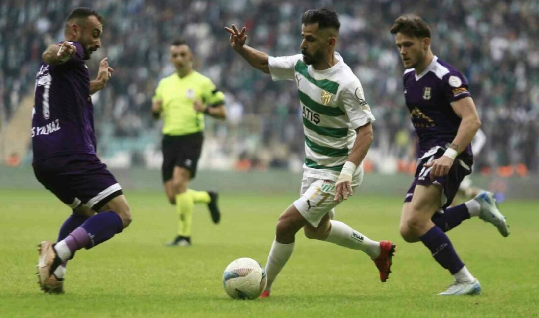 TFF 3. Lig: Bursaspor: 2 – Artvin Hopaspor: 1 TFF 3. Lig 1. Grup 13. hafta maçında Bursaspor, sahasında