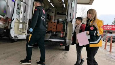 Bursa’nın İnegöl ilçesinde 2 otomobilin çarpışması sonucu, 3’ü çocuk 7