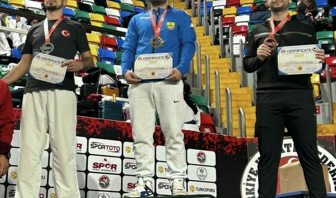 34. Uluslararası Boğaziçi Karate Turnuvası’nda Türkiye Şampiyonu olan Yenişehir Belediyespor
