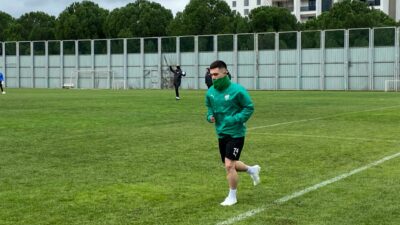 Bursaspor’un İstanbulspor’dan kiraladığı Vefa Temel, yeşil beyazlı takımla ilk antrenmanına