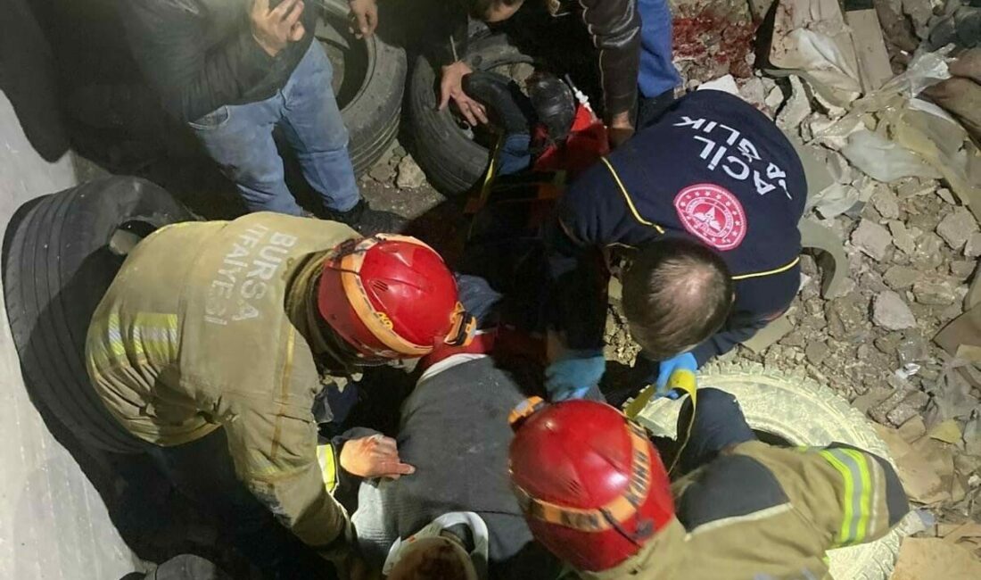 Yük asansörü boşluğuna düşen iş yeri sahibi ağır yaralandı Bursa’nın İnegöl ilçesinde bir mobilya imalathanesinde yük asansörü boşluğuna düşen