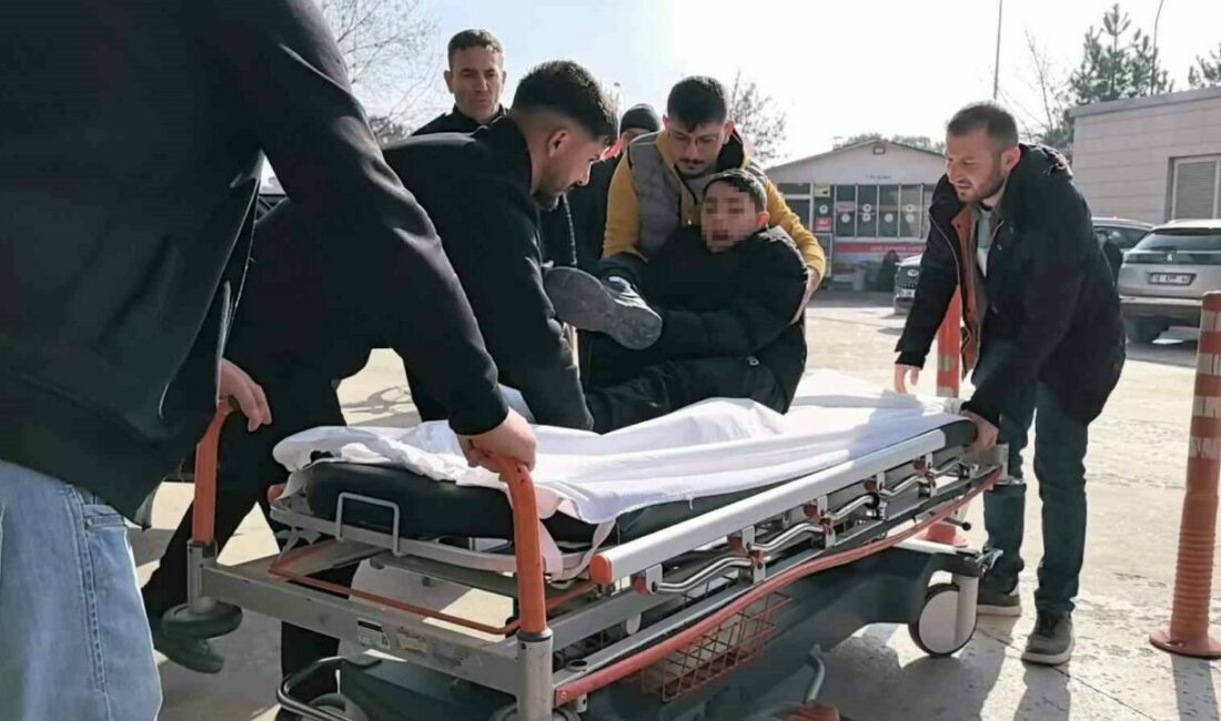 12 yaşındaki çocuk, elektrikli bisikletiyle otomobilin altında kaldı Bursa’nın İnegöl ilçesinde elektrikli bisikletiyle otomobilin altında kalan 12 yaşındaki