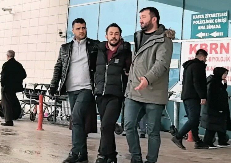 120 Milyon TL’lik karşılıksız çek veren şahıs yakalandı Bursa’nın İnegöl ilçesinde piyasaya 120 Milyon TL’lik karşılıksız çek veren