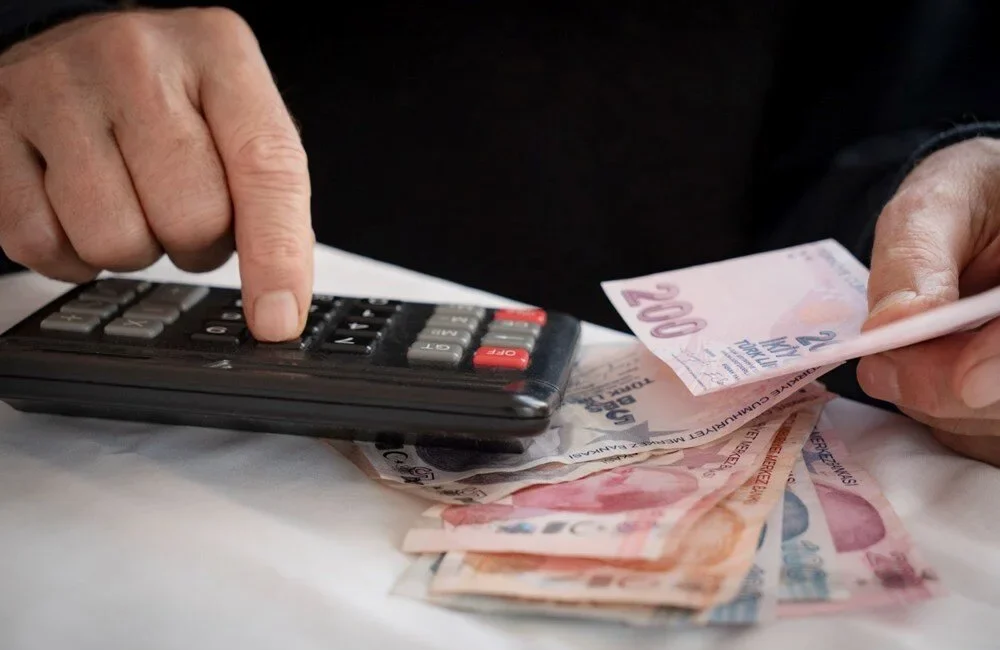 Hükümet emeklinin gönlünü bayram ikramiyesiyle mi alacak? Üç ayların başlamasıyla birlikte, emekliler için bayram ikramiyelerine yönelik araştırmalar