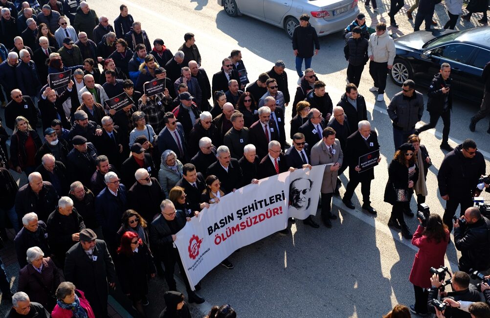 Uğur Mumcu Bursa’da unutulmadı Alçak bir suikast sonucu hayattan koparılan Gazeteci Uğur Mumcu, 32.