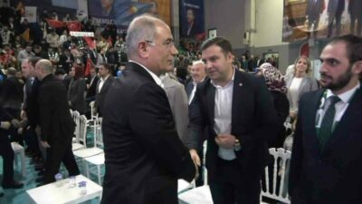Ana muhalefetin hangi elini cebine atsa kırmızı kart çıkacağını belirten