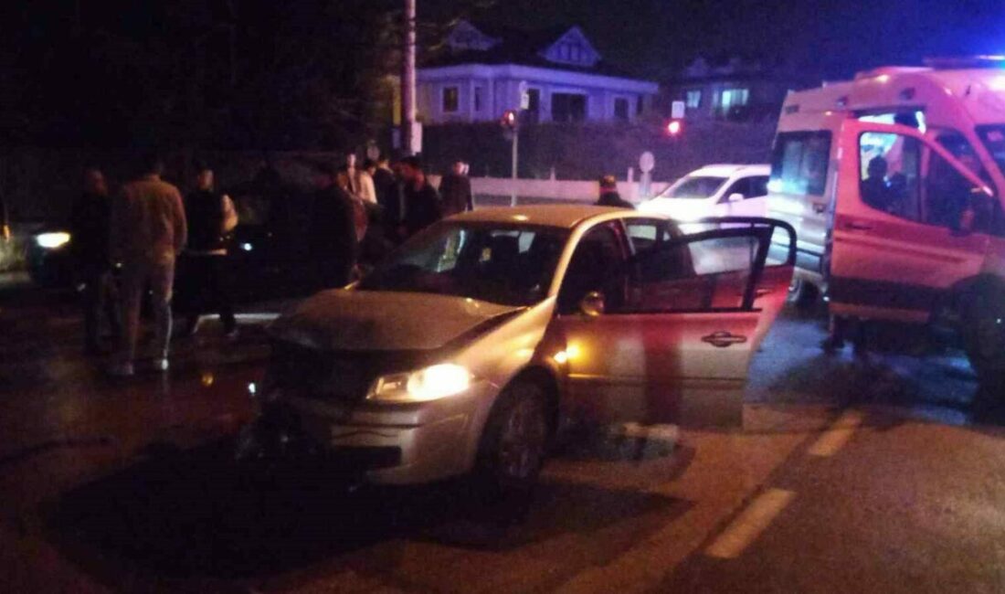 Ambulansa yol vermek isteyen 2 otomobil çarpıştı: 4 yaralı Bursa’nın İnegöl ilçesinde ambulansa yol vermek isterken 2 otomobil çarpıştığı