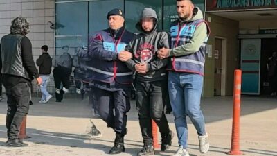 Bursa’nın İnegöl ilçesinde arkadaşını bıçakladıktan sonra, diğer arkadaşıyla kaçarken geçirdiği
