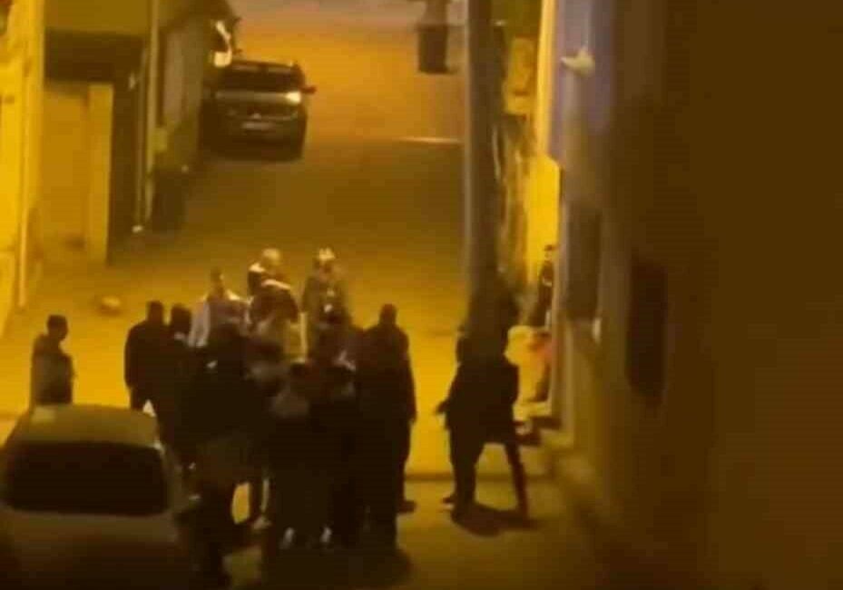 ’Asker eğlencesi’ dediler, sokağı ringe çevirdiler Bursa’da asker eğlencesi sonrası 2 grup sokak ortasında birbirine girdi.