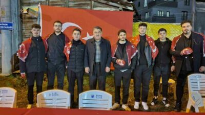 Bursa’nın İnegöl ilçesi kırsal İsaören Mahallesi’nde askere gidecek 21 genç