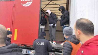 Bursa’nın İnegöl ilçesinde polis ekipleri, Avrupa ülkelerine kaçmaya çalışan 3