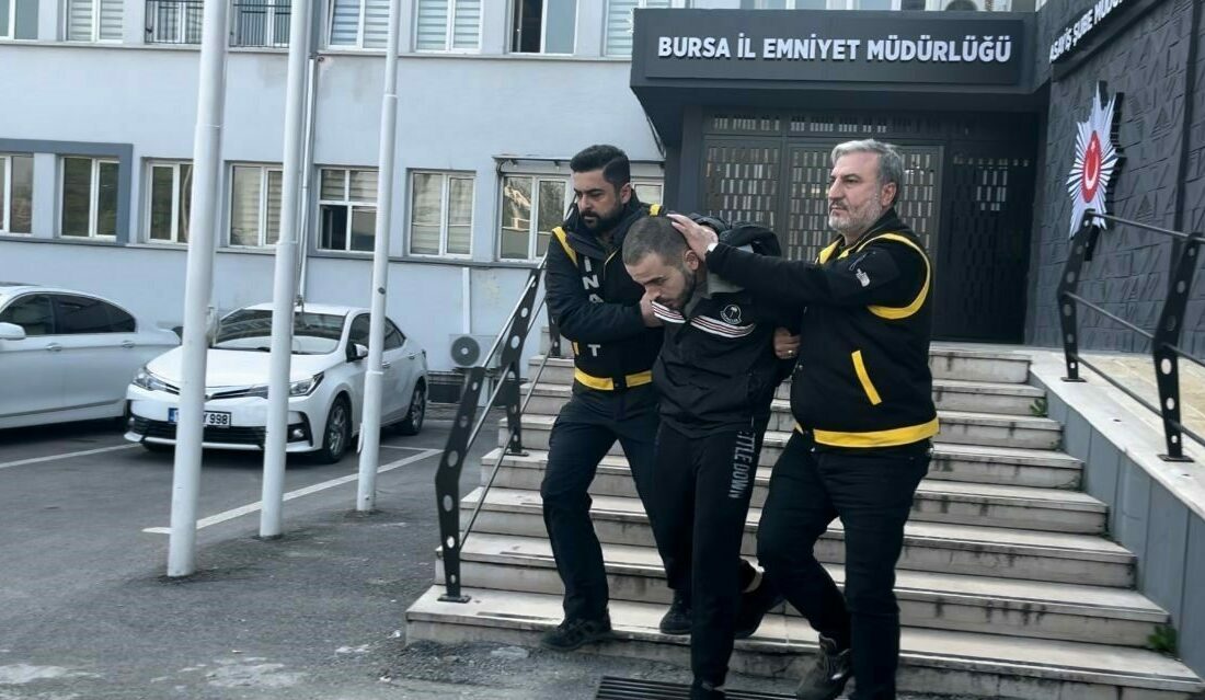Babasını pompalı tüfekle öldüren gencin müebbet hapsi 20 yıla indirildi Bursa’da tartıştığı babasını pompalı tüfekle vurarak ölümüne sebep olan 24