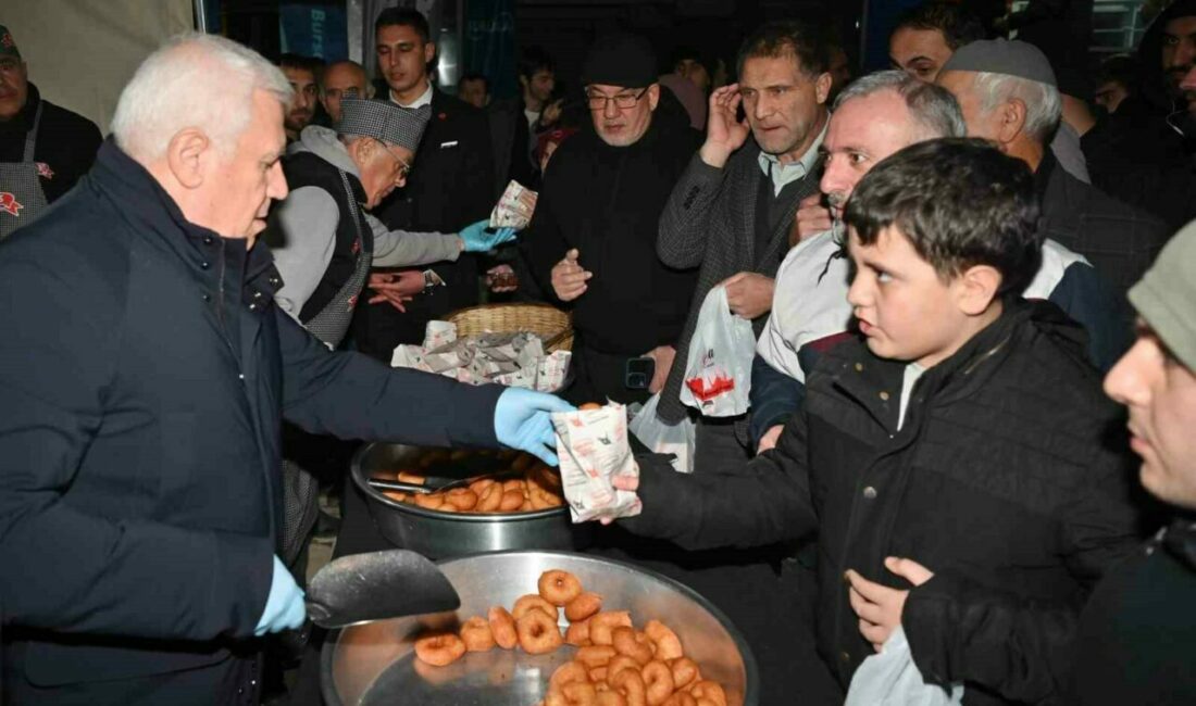 Başkan Bozbey’den Regaib Kandilinde tatlı ve lokma ikramı Mübarek üç ayların müjdecisi olan Regaib Kandilinde, Bursalılar camilere akın