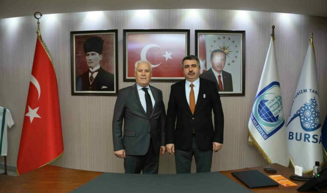 Başkan Bozbey’den Yıldırım için kentsel dönüşüm çağrısı Bursa Büyükşehir Belediye Başkanı Mustafa Bozbey, Yıldırım’ın sorunlarını çok iyi