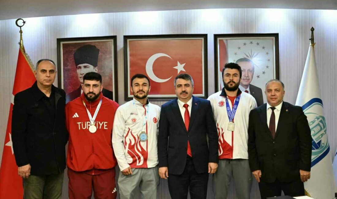 Başkan Yılmaz şampiyonları ağırladı Yıldırım Belediye Başkanı Oktay Yılmaz, Yunanistan Atina’da 2-10 Kasım tarihlerinde