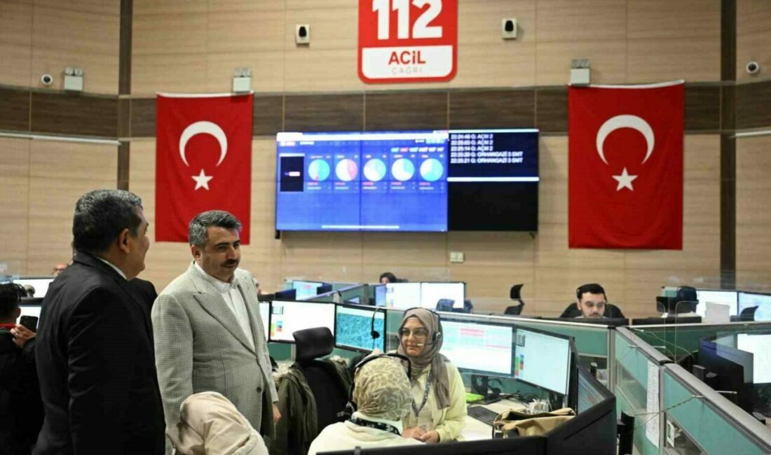 Başkan Yılmaz’dan yeni yıl mesaisi Yıldırım Belediye Başkanı Oktay Yılmaz, 2024’ün son saatlerini yine toplumun