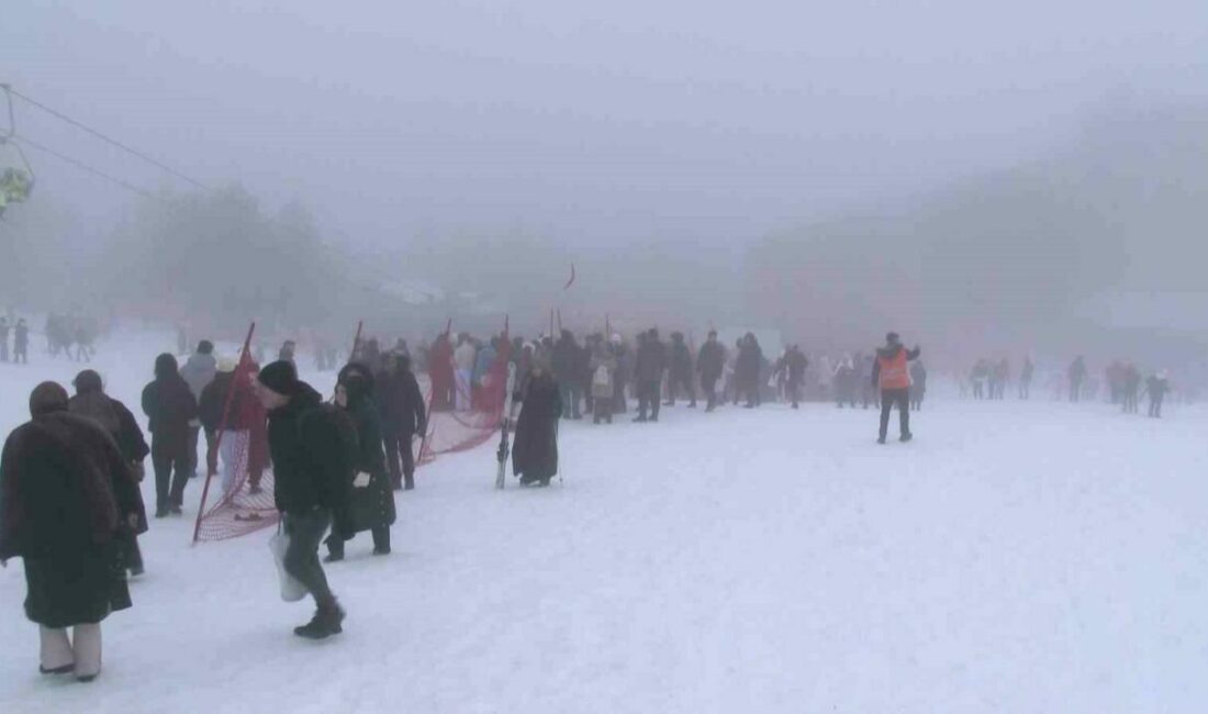 Beyaz cennet Uludağ, sezonun en yoğun dönemlerini yaşıyor Uludağ’da kar kalınlığı 57 santimetreye ulaştı. Yılbaşından itibaren yaşanan yoğunluktan