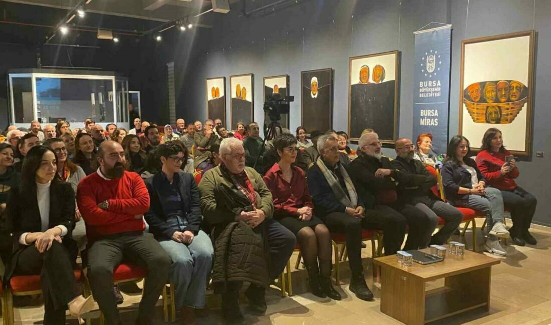 Bursa Bellek kent söyleşilerinin ilk konuğu Ezel Akay oldu Bursa Büyükşehir Belediyesi tarafından geçmişten günümüze kaybolan kültürel mirası kayıt
