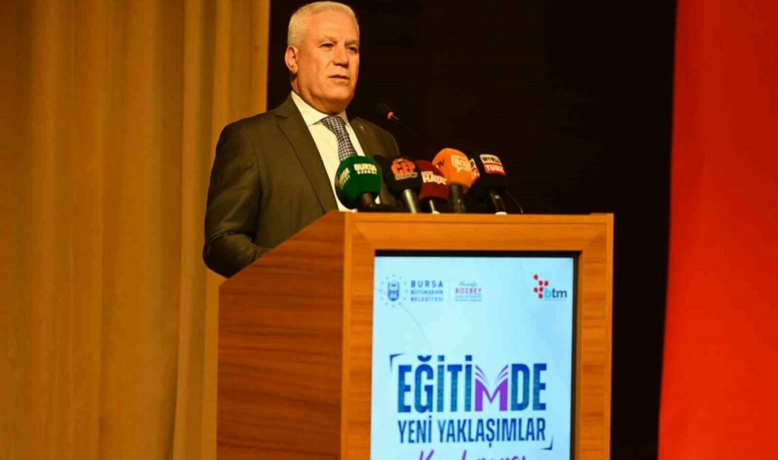 Bursa Büyükşehir’den eğitimde yeni yaklaşımlar konferansı Bursa Büyükşehir Belediyesi tarafından düzenlenen ‘Eğitimde Yeni Yaklaşımlar’ konferansında konuşan