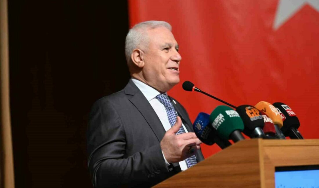 Bursa Büyükşehir’den ‘Eğitimde Yeni Yaklaşımlar’ konferansı Bursa Büyükşehir Belediyesi tarafından düzenlenen ‘Eğitimde Yeni Yaklaşımlar’ konferansında konuşan