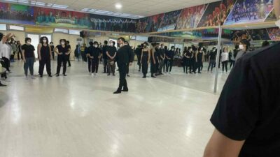 Bursa Büyükşehir Belediyesi Şehir Tiyatrosu, yeni yetenekleri sahnelere kazandırmak ve