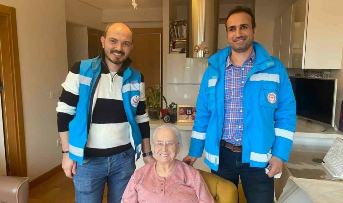 Bursa’da 14 bin hastaya 89 bin kez evde bakım ziyareti Bursa İl Sağlık Müdürlüğü’ne bağlı olarak hizmet veren evde sağlık
