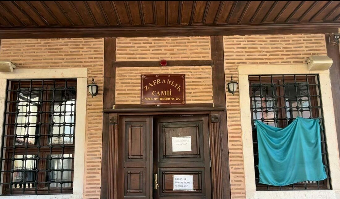 Bursa’da 6 asırlık caminin ses sistemi çalındı Bursa’nın Osmangazi ilçesinde İstanbul’un fethinden önce yapılan tarihi camiye giren