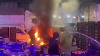 Bursa’da sebze mevye halinde bir anda alev alan küle döndü.