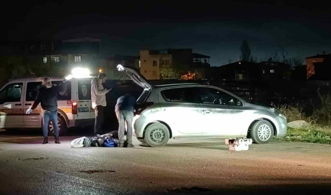 Bursa’da araç içerisinde başından vurulmuş kadın bulundu Bursa’da gece saatlerinde bir araç içerisinde başından vurulmuş kadın bulundu.