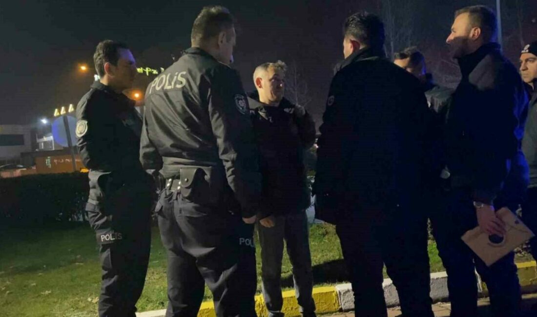 Bursa’da bir psikolog dolandırıcıların elinden son anda kurtuldu Bursa’nın İnegöl ilçesinde dolandırıcıların ağına düşen psikolog, polis ekiplerinin müdahalesiyle