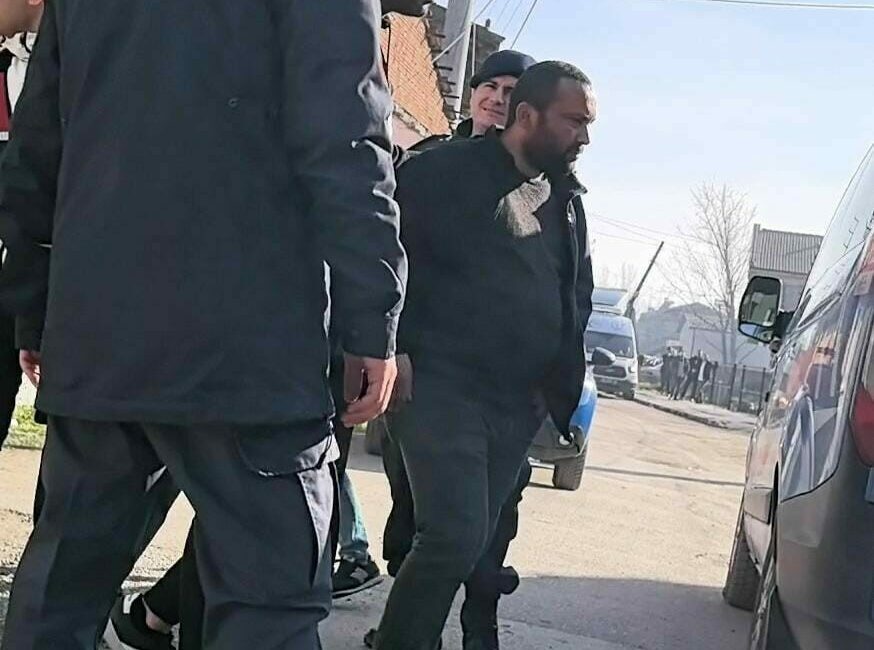 Bursa’nın İnegöl ilçesinde evi kundaklayıp saklandığı evde Jandarma komutanlığı ekiplerine