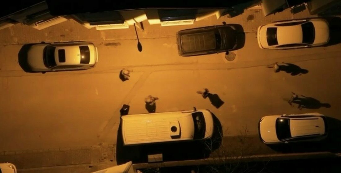 Bursa’da firari hükümlülere operasyon: Kapılar koçbaşıyla kırıldı, şüpheliler adreslerinde yakalandı Bursa’da firari hükümlü şahıslara yönelik operasyon düzenlendi. Eşzamanlı yapılan baskınlarda